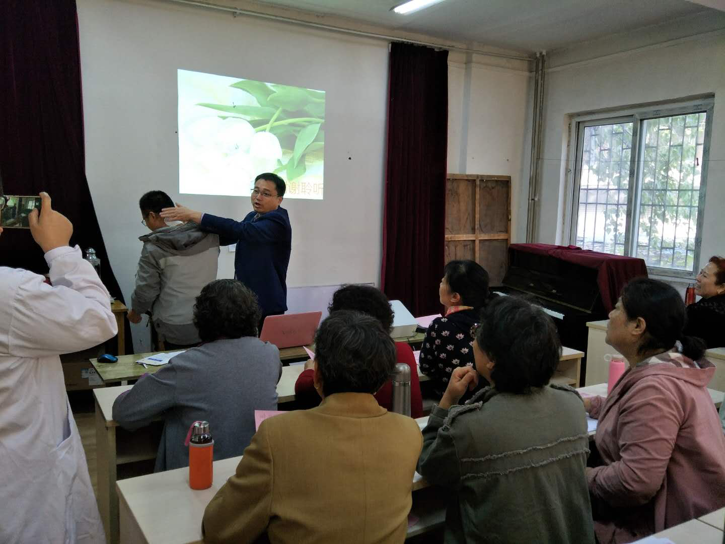 “重阳节，送健康”重汽医院健康讲座走进老年大学3.png